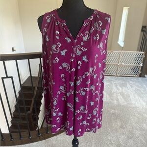 This is a super cute plus size tank top for the summer